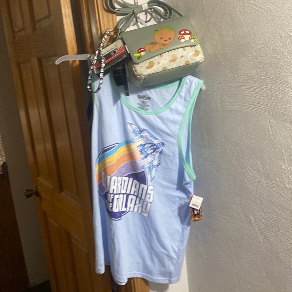 6Pieces=🌎Groot purse/tape zip wallet+Tee L+2 Funko/Groot🔑⛓+1056 pop🚀🦝 - Picture 4 of 17